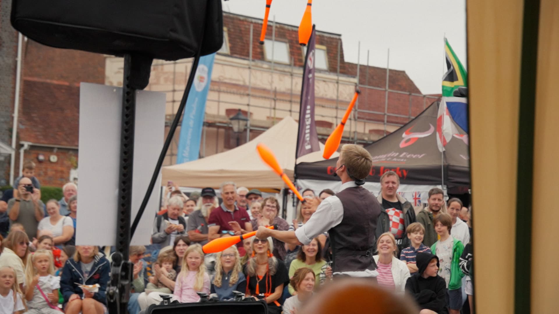 Juggling clubs over the crowd
